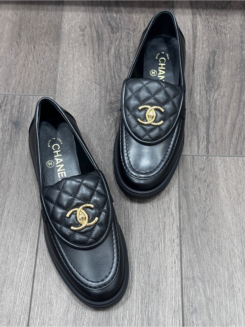 $1.8K 2026 CHANEL BLACK LEATHER LOAFERS MOCCASINS With GOLD CC TURNLOCK LOGO 38C - Picture 7 of 16